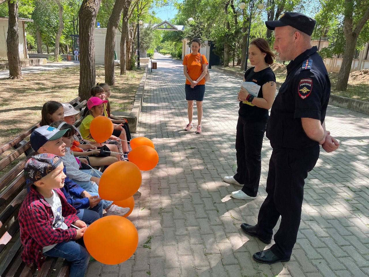 В Евпатории полицейские приняли участие в открытии стелы «Живи», посвященной пропавшим детям